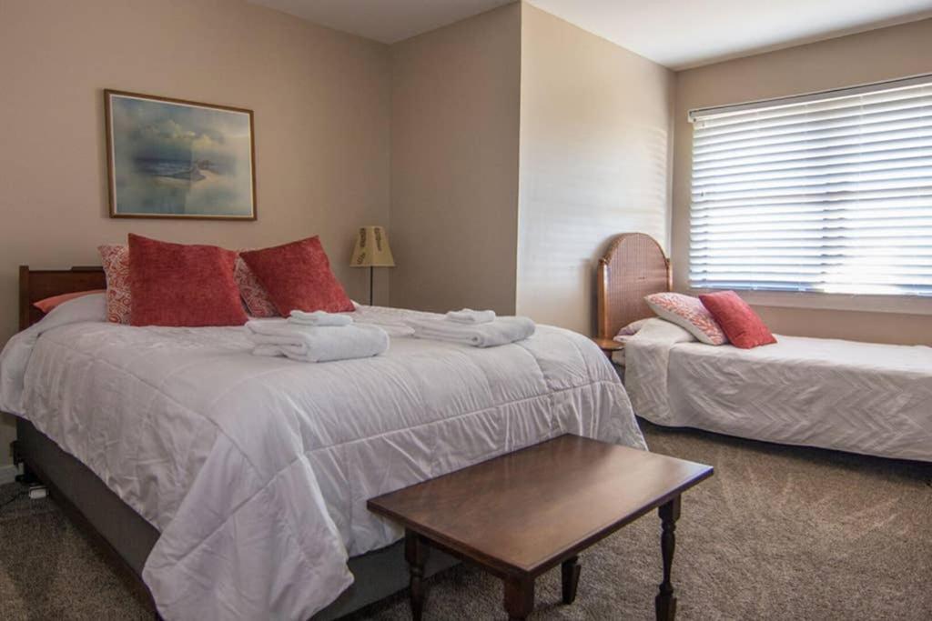 Pelican Point Unobstructed Beach Views Beach Access Out Back Door! Harbor Island Exterior foto